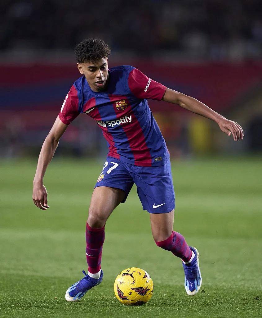 亚马尔下半场低迷引关注，巴萨受制对手，未来国家队征召存变数